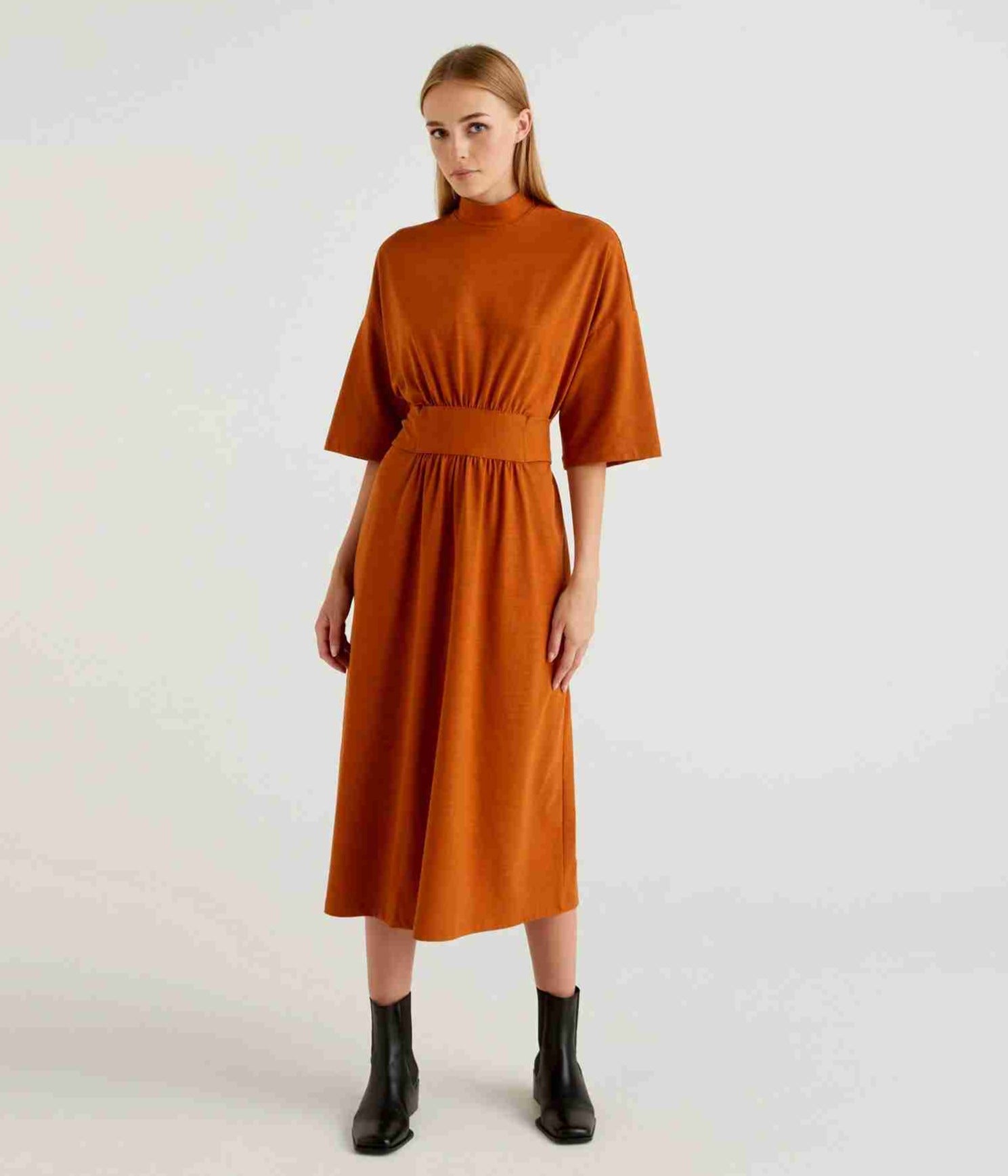 Stand-up collar single-breasted dress