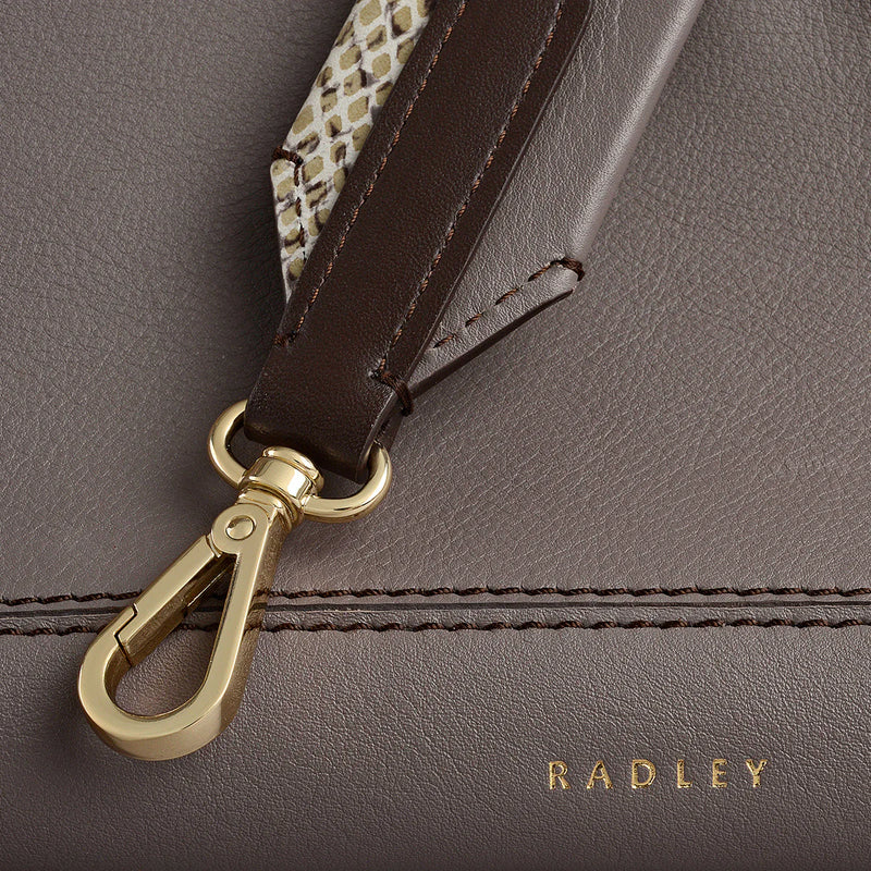 Medium Ziptop Shoulder bag - Coffee