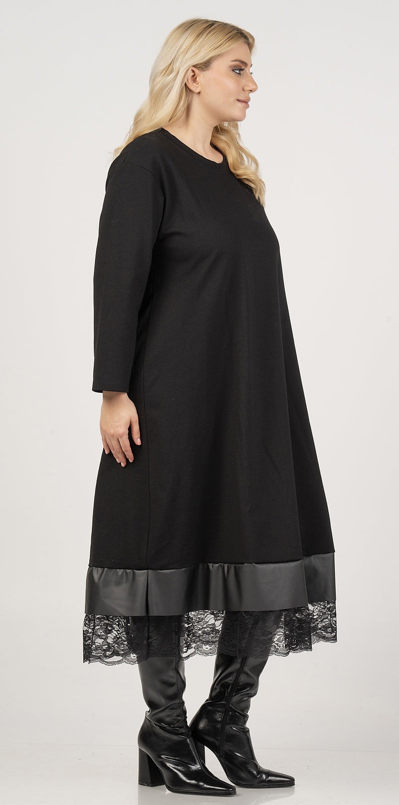 DRESS WITH PLETHER AND LACE TRIM - Black