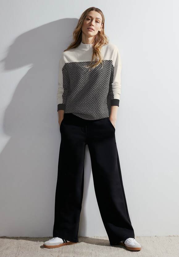 Cosy Herringbone Turtle Neck - Black