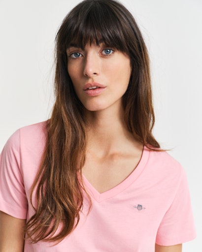 Shield V Neck T-Shirt - Geranium Pink