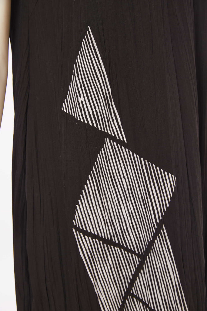 Cut Away Collar Crinkle Print Dress - Black/white