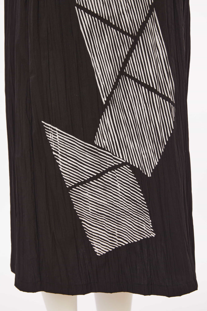 Cut Away Collar Crinkle Print Dress - Black/white