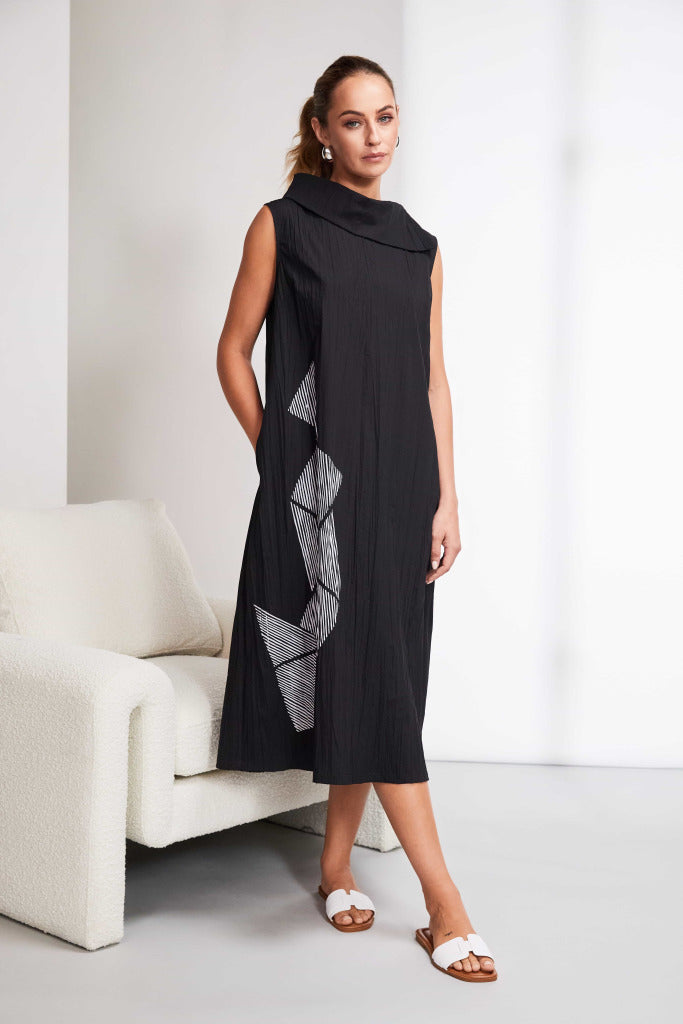 Cut Away Collar Crinkle Print Dress - Black/white