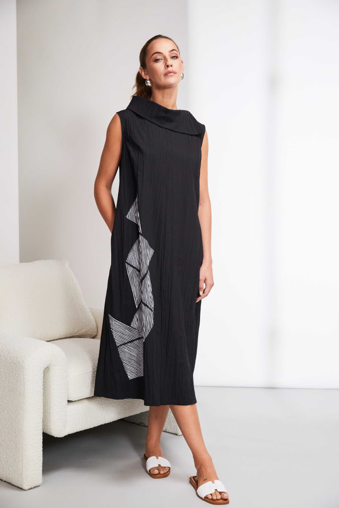 Cut Away Collar Crinkle Print Dress - Black/white