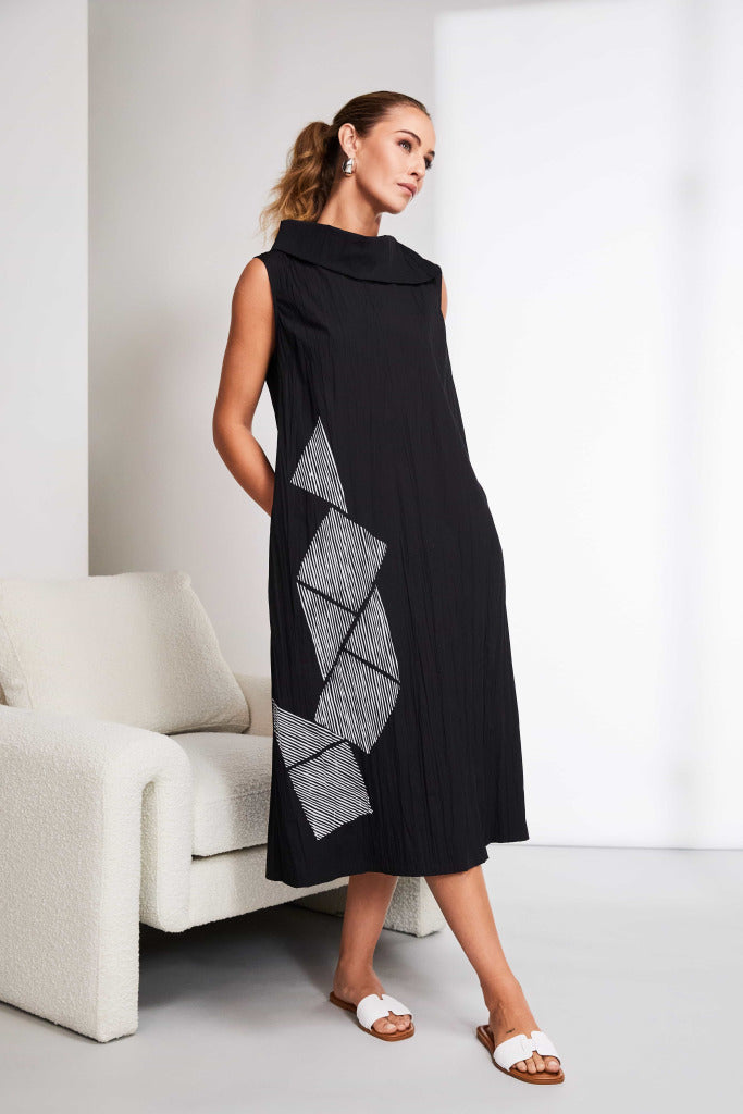 Cut Away Collar Crinkle Print Dress - Black/white