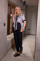 JACQUARD PRINT TOP WITH CONTRAST BAND/POCKETS - Silver/black