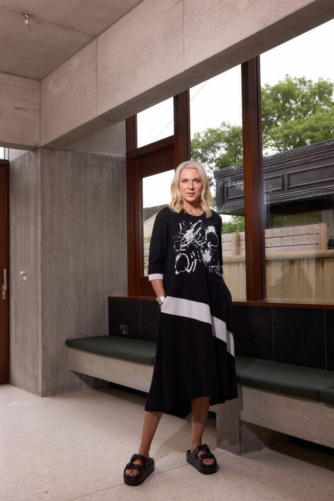 PLACEMENT PRINT DRESS WITH CONTRAST CUFF/PANEL - Black/white