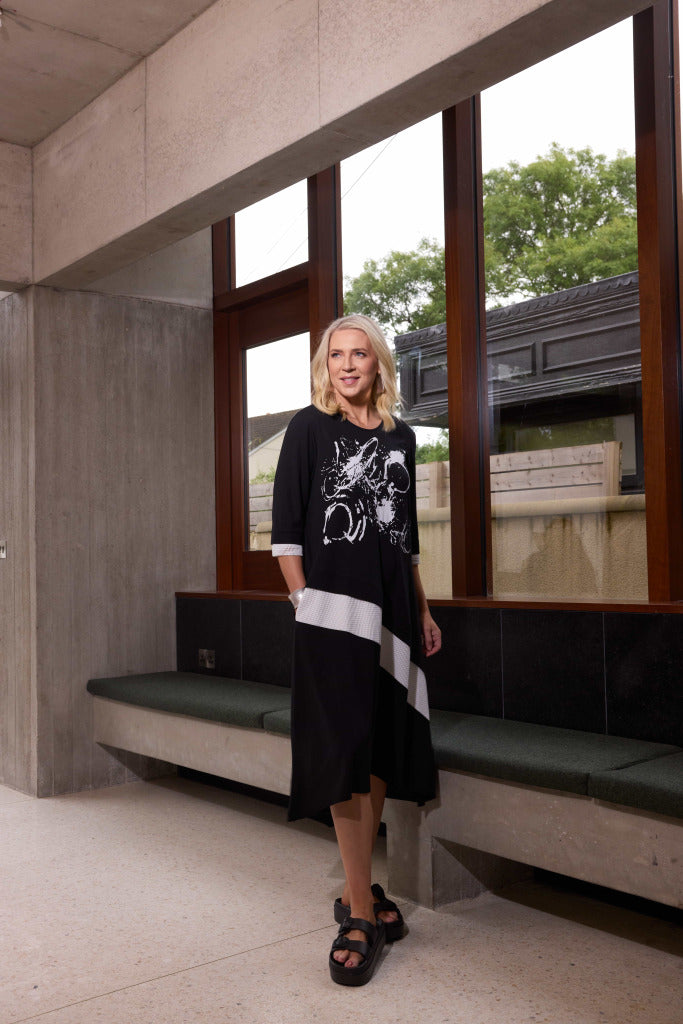 PLACEMENT PRINT DRESS WITH CONTRAST CUFF/PANEL - Black/white
