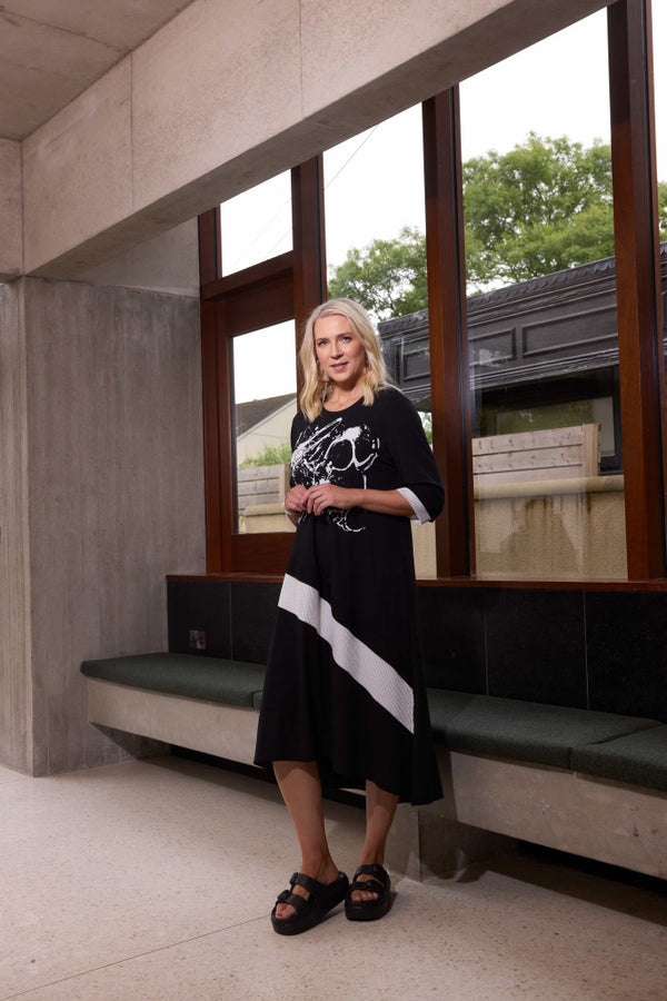 PLACEMENT PRINT DRESS WITH CONTRAST CUFF/PANEL - Black/white