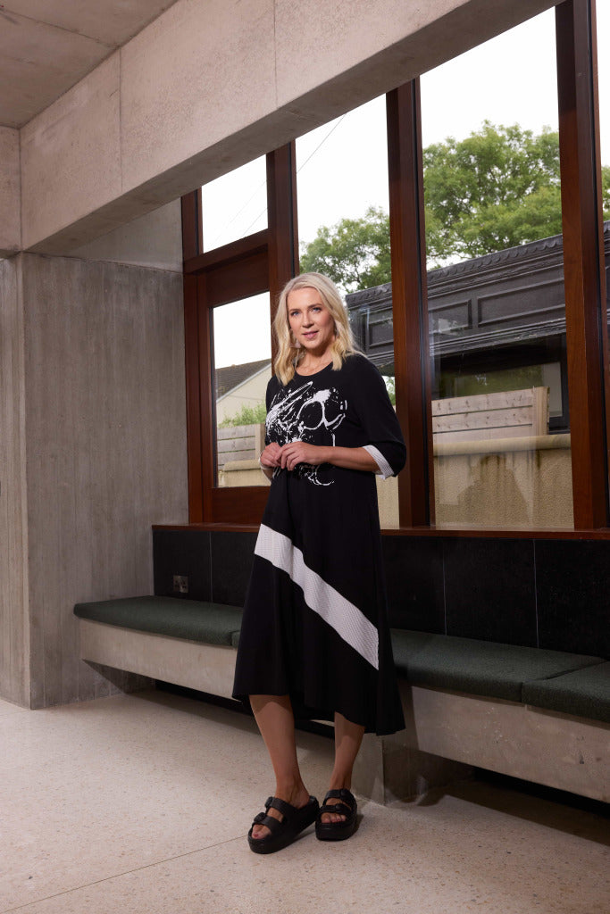 PLACEMENT PRINT DRESS WITH CONTRAST CUFF/PANEL - Black/white