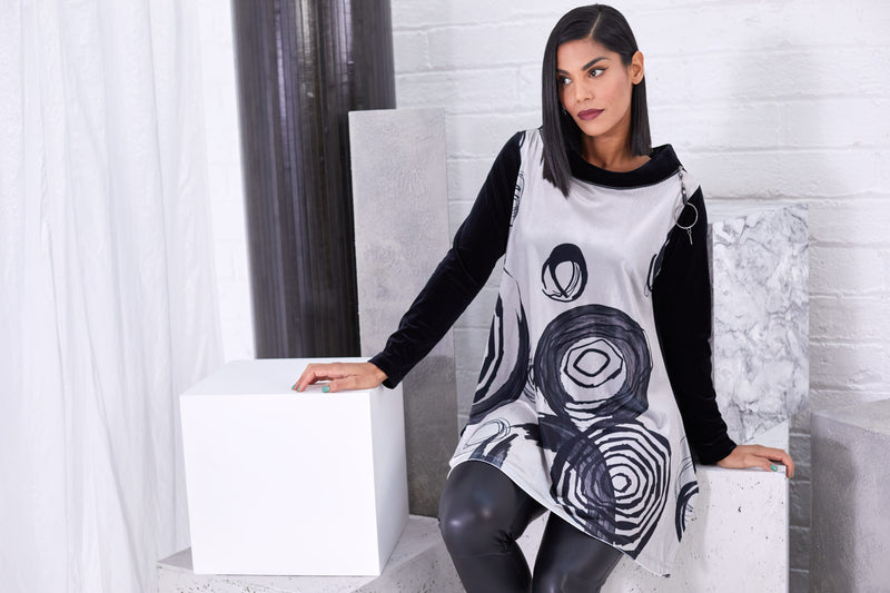 Circle Print Tunic Top - Black/beige