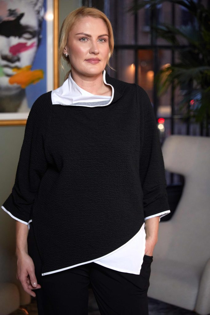 Embossed Angle Hem Top - Black/white