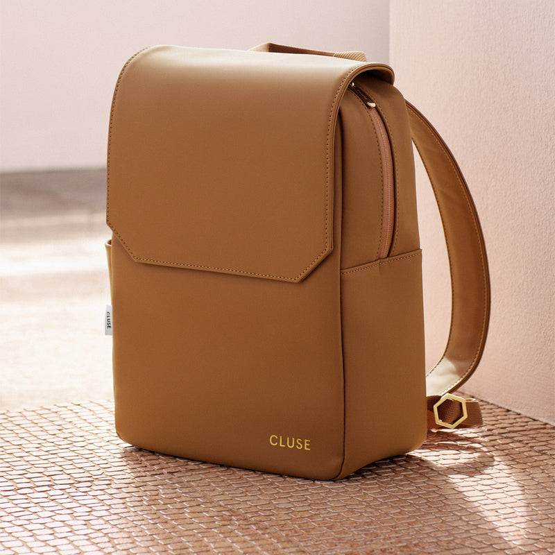Nuitée Petite Backpack - Camel & Gold