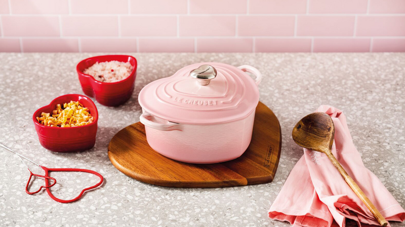 Cast Iron 20CM Heart Casserole with Heart Knob - Shell Pink