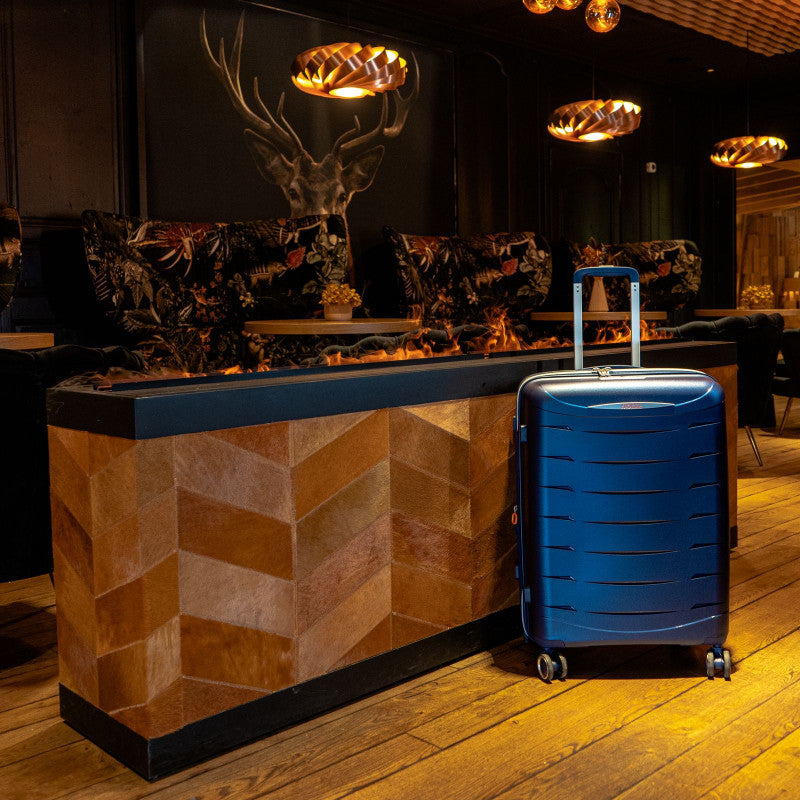 Furano 2 76cm Spinner Case - Navy