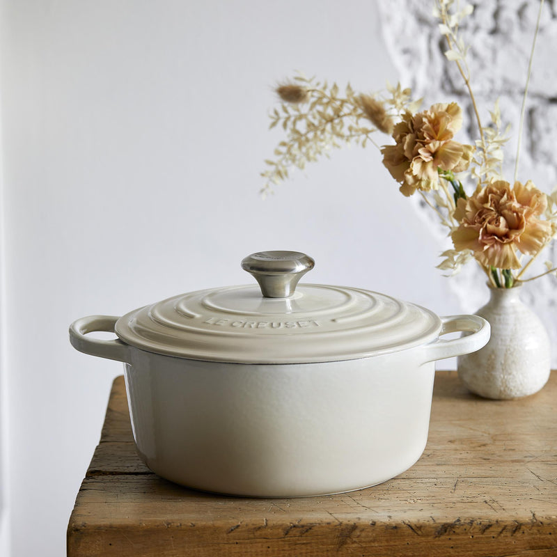 Signature Cast Iron Round Casserole 24cm - Meringue
