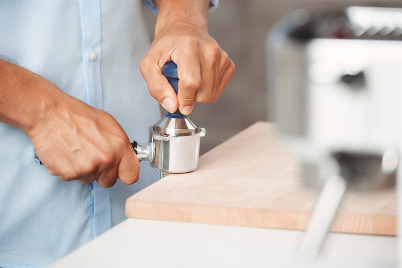 Dedica Red Pump Coffee Machine EC680.R