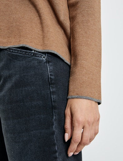 Western Spirit V-Neck Jumper - Camel Melange