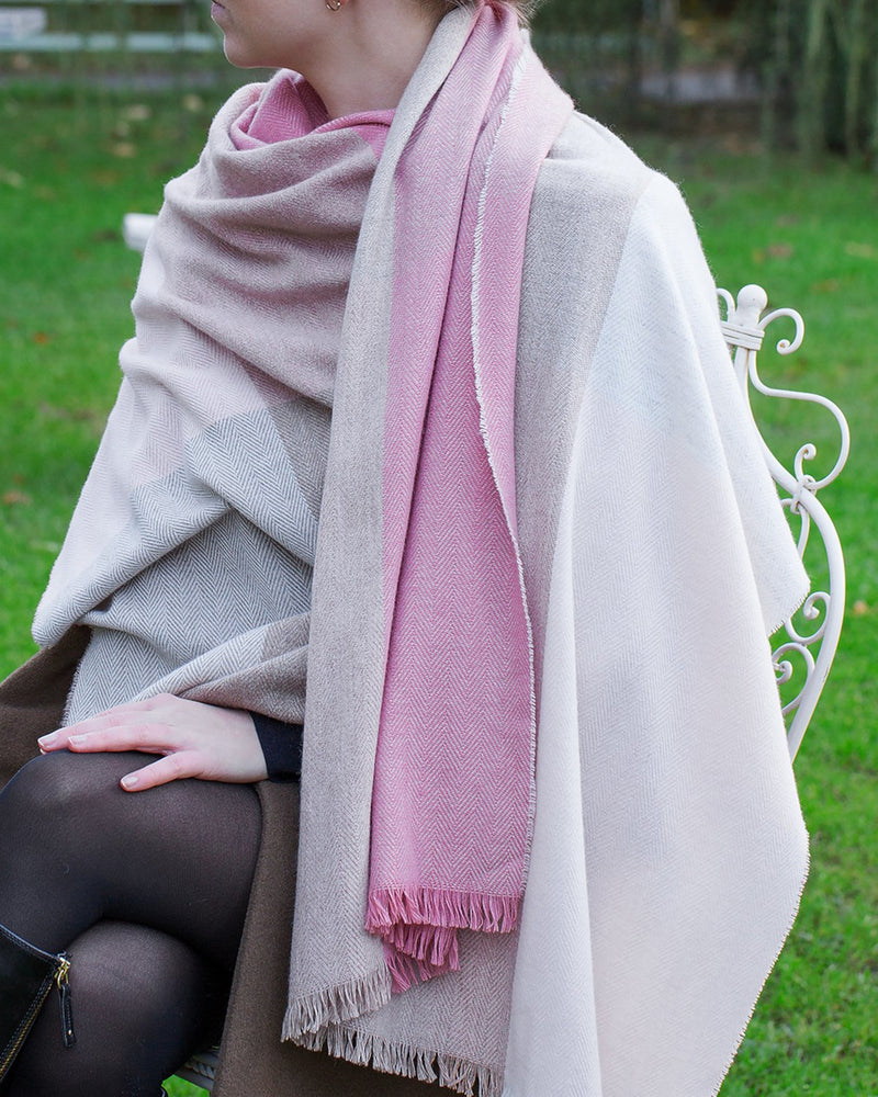 Gracie Stole - Lordy Pink