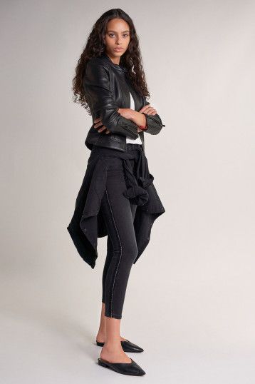 Push In Secret Capri With Side Stripe - Black