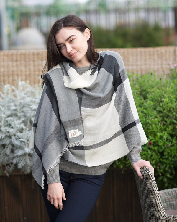 Worsted Wrap - Grey Check