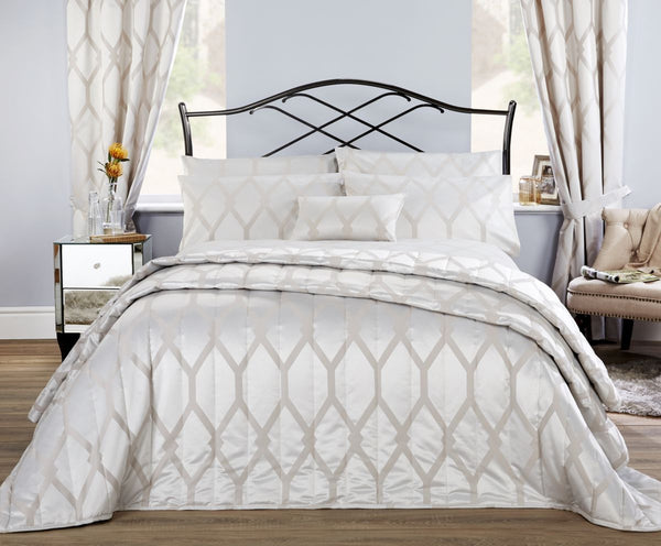 Vantona Verona Jacquard Pearl Throw 254x254cm