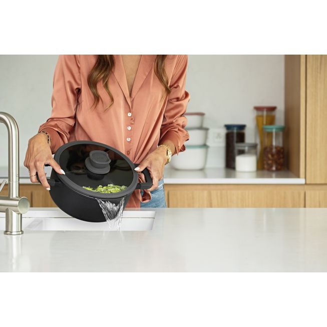 20cm Covered Casserole Leo