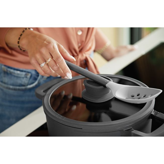 20cm Covered Casserole Leo