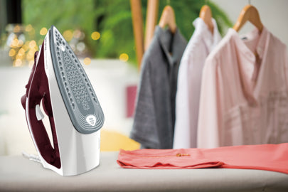 Express Steam Iron / White & Ruby Red