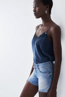 Push Up Wonder Shorts - Mid Wash